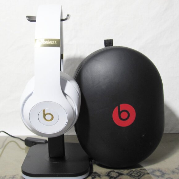 Beats Wireless Headphones Studio3 - Picture 1 of 7